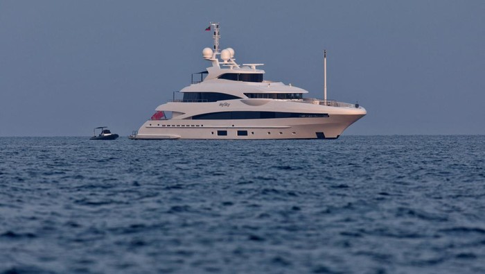 MySky superyacht owned by Russia's Igor Kesaev is seen in the waters of the Indian Ocean near Male, Maldives, March 4, 2022. REUTERS/Dhahau Naseem