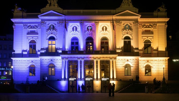 A view shows the facade of the Opernhaus Zurich opera illuminated in the colours of the Ukrainian flag in support of their people, after Russia's invasion of Ukraine, in Zurich, Switzerland March 4, 2022. REUTERS/ArndWiegmann