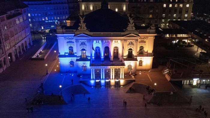 A view shows the facade of the Opernhaus Zurich opera illuminated in the colours of the Ukrainian flag in support of their people, after Russia's invasion of Ukraine, in Zurich, Switzerland March 4, 2022. REUTERS/ArndWiegmann
