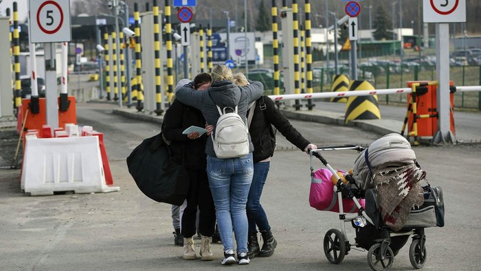 Ukraine Invasion Escape Photo Gallery Family members hug as they reunite, after fleeing conflict in Ukraine, at the Medyka border crossing, in Poland, Sunday, Feb. 27, 2022. (AP Photo/Visar Kryeziu)