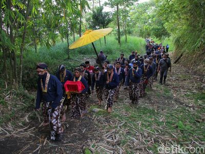 Upacara Hajad Dalem Labuhan Patuh Gunung Merapi