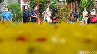 Di wilayah hukum Polres Jaksel, Kapolres Metro Jakarta Selatan Kombes Budhi Herdi Susianto mengatakan pihaknya menyediakan 150.000 liter minyak goreng yang didistribusikan kepada masyarakat.