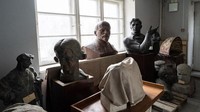 Direktur Jenderal museum Ihor Kozhan mengatakan ia menerima telepon setiap hari dari lembaga budaya Eropa lainnya yang menawarkan bantuan saat ia dan stafnya berpacu dengan waktu melindungi benda-benda bersejarah di museum di tengah kekhawatiran kian meluasnya perang antara Rusia dan Ukraina.