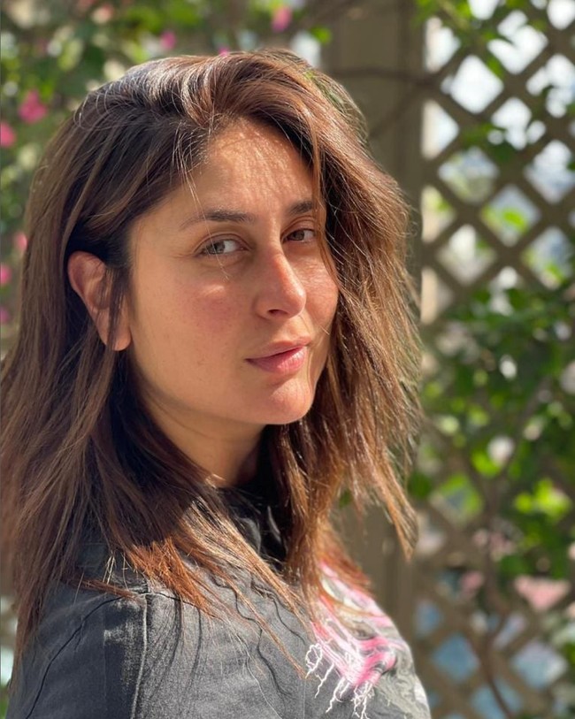 Kareena Kapoor cukup sering memamerkan wajah tanpa makeup di media sosial. Aktris 41 tahun ini pun terlihat segar meskipun tak memakai riasan. Foto: Instagram