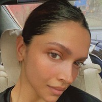 Deepika Padukone memamerkan wajah cantik alaminya yang berkeringat setelah olahraga. “Post workout glow,” tulisnya di caption foto Instagram. Foto: Instagram
