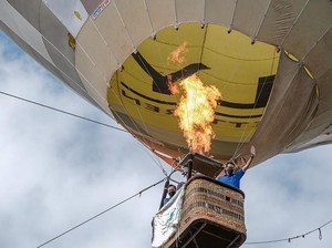 Menjajal Balon Udara di Subang
