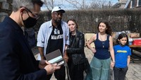 Melansir AP, Maria dan tunangannya, David, menikah pada hari Sabtu (5/3) di Oak Park, Illinois, Amerika Serikat. Keduanya diketahui bertemu tahun lalu dan bertunangan pada bulan Oktober. AP Photo/Matt Marton.