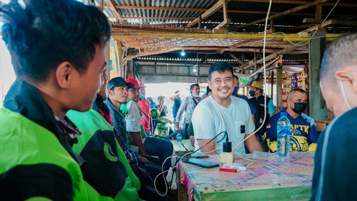 Bobby Nasution temui warga-sopir ojol