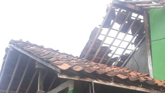Depok rumah rusak