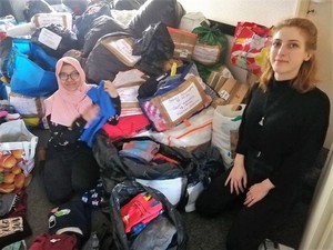 Kisah Dosen Unesa Jadi Relawan di Polandia Bantu Warga Ukraina