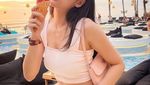Pesona Cantik DJ Una Saat Makan Es Krim hingga Makan Malam Romantis