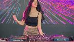 Pesona Cantik DJ Una Saat Makan Es Krim hingga Makan Malam Romantis