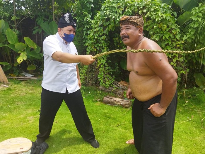 Kabupaten Kediri punya berbagai macam kesenian. Salah satunya adalah kesenian Tiban.