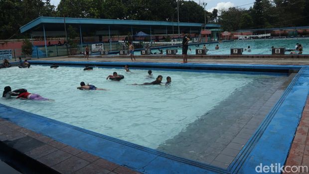 Kolam renang Tirtalega Bandung