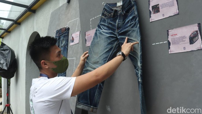 Komunitas denim di Indonesia berkumpul dalam acara Wall of Fades (WOF) 2022 di Kota Bandung, Jawa Barat.