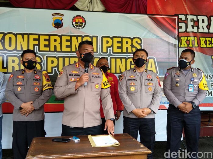 Konferensi pers kasus kecelakaan motor nyungsep ke kolong mobil polisi, Minggu (6/3/2022).