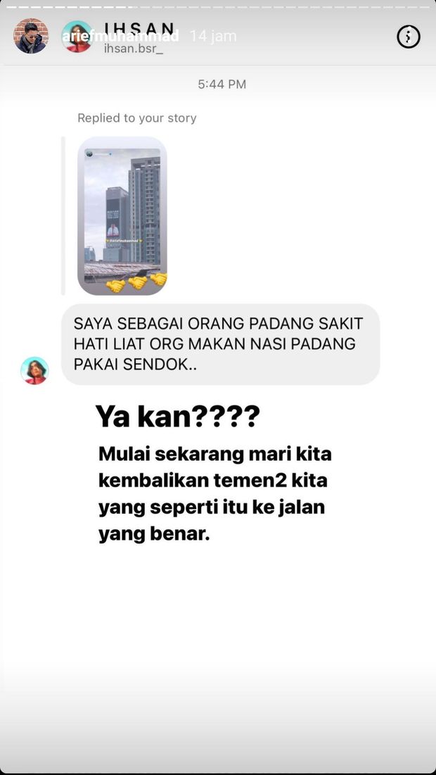 Makan Nasi Padang Pakai Tangan