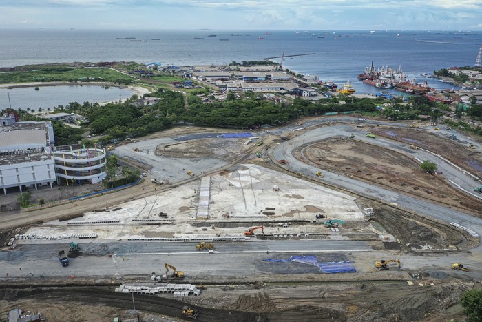 Pembangunan Jakarta International E-Prix Circuit (JIEC) di kawasan Ancol terus dikebut. Progres pembangunan sirkuit Formula E Jakarta itu capai 52 persen.