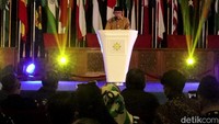Dalam sambutannya di Munas IX Angkatan Muda Pembaharuan Indonesia (AMPI), pria yang akrab disapa Kang Emil itu sempat menyebut Airlangga Presiden. Ucapan itu, disampaikan pria yang akrab disapa Kang Emil itu usai memberikan sambutan. Perkataan orang nomor satu di Jawa Barat ini langsung mendapatkan tepuk tangan dari para tamu undangan.