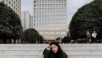 Melalui Instagramnya, Nessie Judge sering memperlihatkan keseruan dirinya saat liburan. Di saat itulah juga, Nessie sambil mencicipi kuliner. Foto: Instagram @nessiejudge