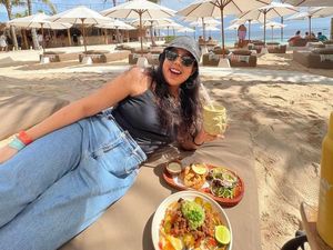 10 Potret Nessie Judge saat Menikmati Pasta dan Pizza