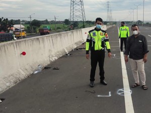 Sedang Ganti Ban, Warga Malang Jadi Korban Tabrak Lari di Tol Sidoarjo