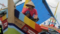 Dengan menggunakan produk cat Nippon Bee Brand 1000 dan Nippon Copper Paint Anti-Fouling sehingga kapal para nelayan di Desa Bandengan tetap dalam kondisi laik laut dan memperpanjang usia teknis kapal.