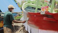 Perusahaan cat terkemuka Nippon Paint turut serta mewujudkan untuk bantu para Nelayan yang terdampak Pandemi dengan melakukan perawatan Kapal di Desa Bandengan, Kabupaten Cirebon.
