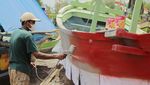 Potret Perawatan Kapal Nelayan di Desa Bandengan Cirebon