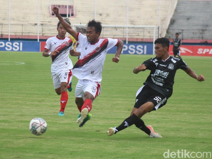 Putra Jombang bermain imbang 1-1 dengan Persipa Pati. Mereka bertanding dalam laga lanjutan babak 16 besar Liga 3.