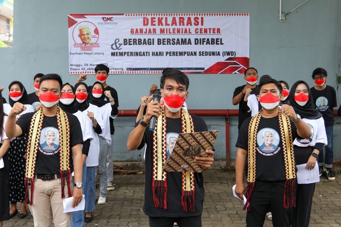 Relawan Ganjar di Lampung Beri Bantuan Modal Usaha ke Difabel