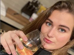 Sosok Gadis Crazy Rich Rusia yang Berani Kritik Putin