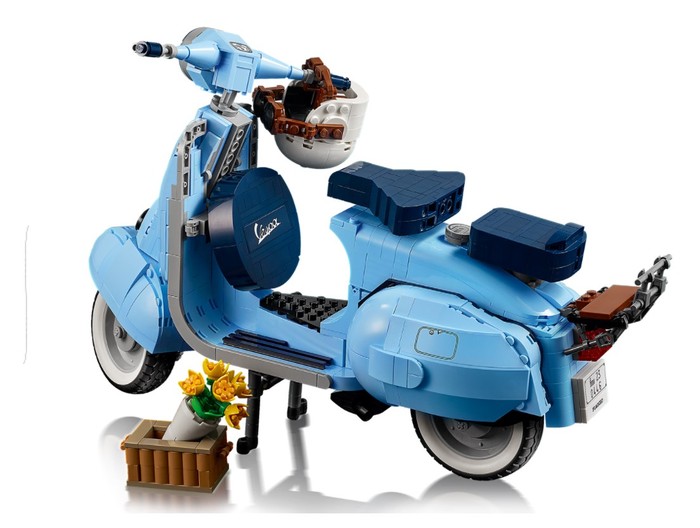 Replika Vespa 125 dari Lego