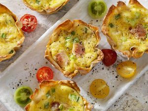 Resep Mangkuk Telur Keju dan Daging Asap Buat Sarapan Spesial