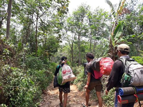 Sampah Pendaki Gunung Penanggungan, Mulai Tisu Basah-Botol Miras