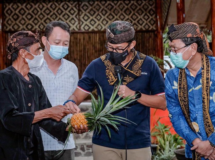 Sandiaga Uno saat mengjungi Subang