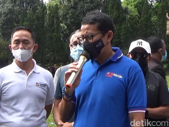 Sandiaga Uno saat mengunjungi Subang