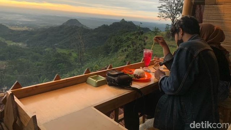 Saung Koffie Hideung Karawang