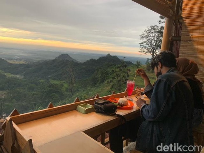 Saung Koffie Hideung Karawang