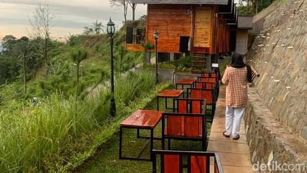 Saung Koffie Hideung Karawang
