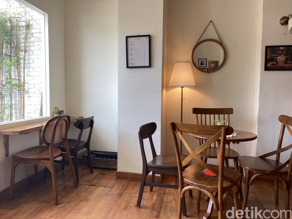 Scaarlett's Cafe; Kafe Aesthetic di PIK