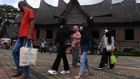 Renovasi TMII ditargetkan selesai pada Oktober  2022. (ANTARA FOTO/Indrianto Eko Suwarso)