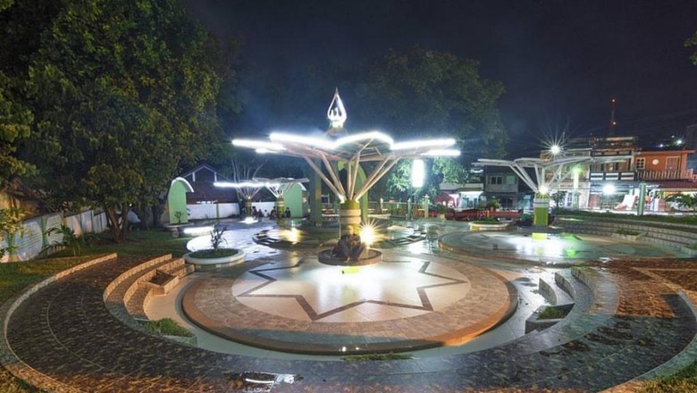 Taman Syariah Parepare saat malam hari. (dok. Pemkot Parepare)