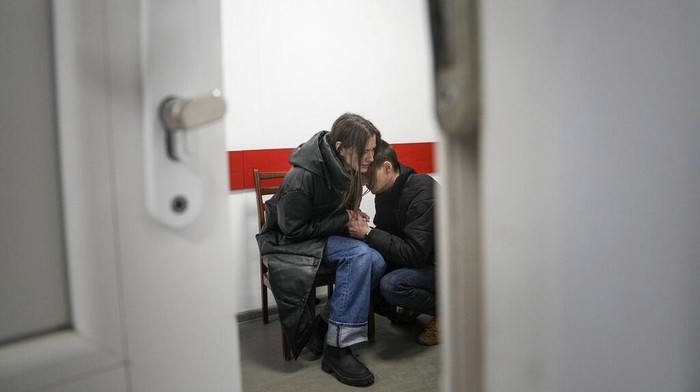 Invasi Rusia ke Ukraina merenggut korban jiwa. Di Mariupol, Ukraina, nyawa bayi berusia 18 bulan tak dapat terselamatkan usai terluka parah akibat tertembak.