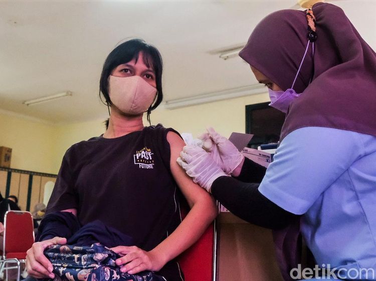 Tangkal Omicron, Nyaris 12 Juta Warga Sudah Divaksin Booster