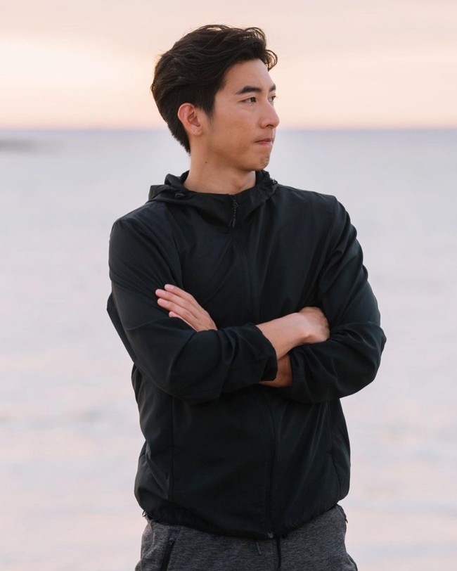 Pakin juga sempat mengisi soundtrack dari beberapa drama dan film yang pernah dibintanginya. Aktor multitalenta itu lahir di Khon Kaen, Thailand pada 29 Agustus 1986. Foto: Instagram/@mootono29