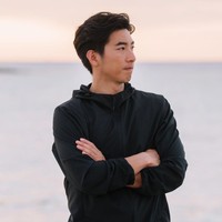 Pakin juga sempat mengisi soundtrack dari beberapa drama dan film yang pernah dibintanginya. Aktor multitalenta itu lahir di Khon Kaen, Thailand pada 29 Agustus 1986. Foto: Instagram/@mootono29