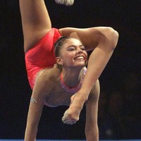 Alina Kabaeva adalah wanita 38 tahun yang dikenal sebagai mantan atlet senam ritmik berprestasi. Anak mantan pemain bola Rusia Marat Kabayex tersebut sudah terjun ke dunia senam sejak usia tiga tahun. Foto: Dok. Website Alina Kabeva