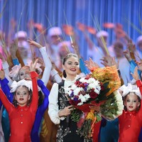 Alina sendiri sudah tidak pernah tampil di publik mulai 2018. Situs pribadinya pun berhenti mengunggah konten sejak ia dirumorkan punya anak kembar dengan Putin. Kini laporan terbaru dari Page Six menyebutkan jika wanita itu sedang berada di luar negeri bersama anak-anak mereka.Foto: Dok. Website Alina Kabeva