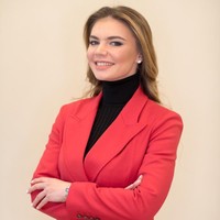 Presiden Vladimir Putin tidak diketahui menikah lagi setelah bercerai dengan Lyudmila Putina beberapa tahun lalu. Namun pria 69 tahun itu dikabarkan memiliki beberapa kekasih rahasia dan sejumlah anak dari hasil hubungannya. Wanita yang belakangan disebut menjadi kekasihnya adalah Alina Kabaeva.Foto: Dok. Website Alina Kabeva